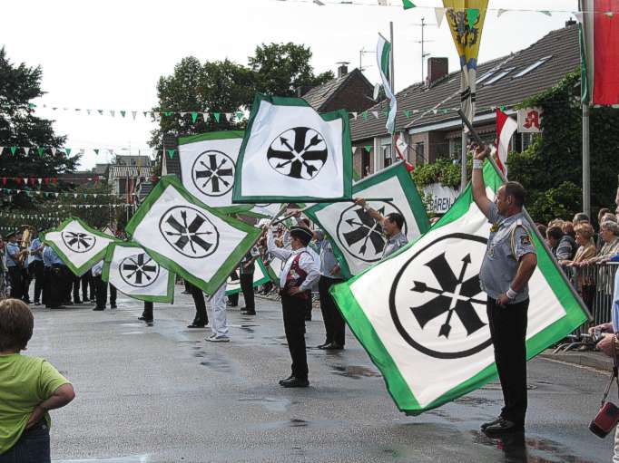 Schwenken auf dem Paradeplatz