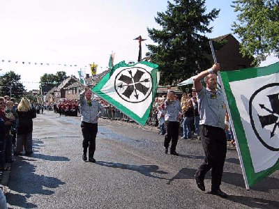 In der Parade mit Kopf-Sonne
