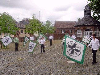 Fahnnenschwenken zur Trauung